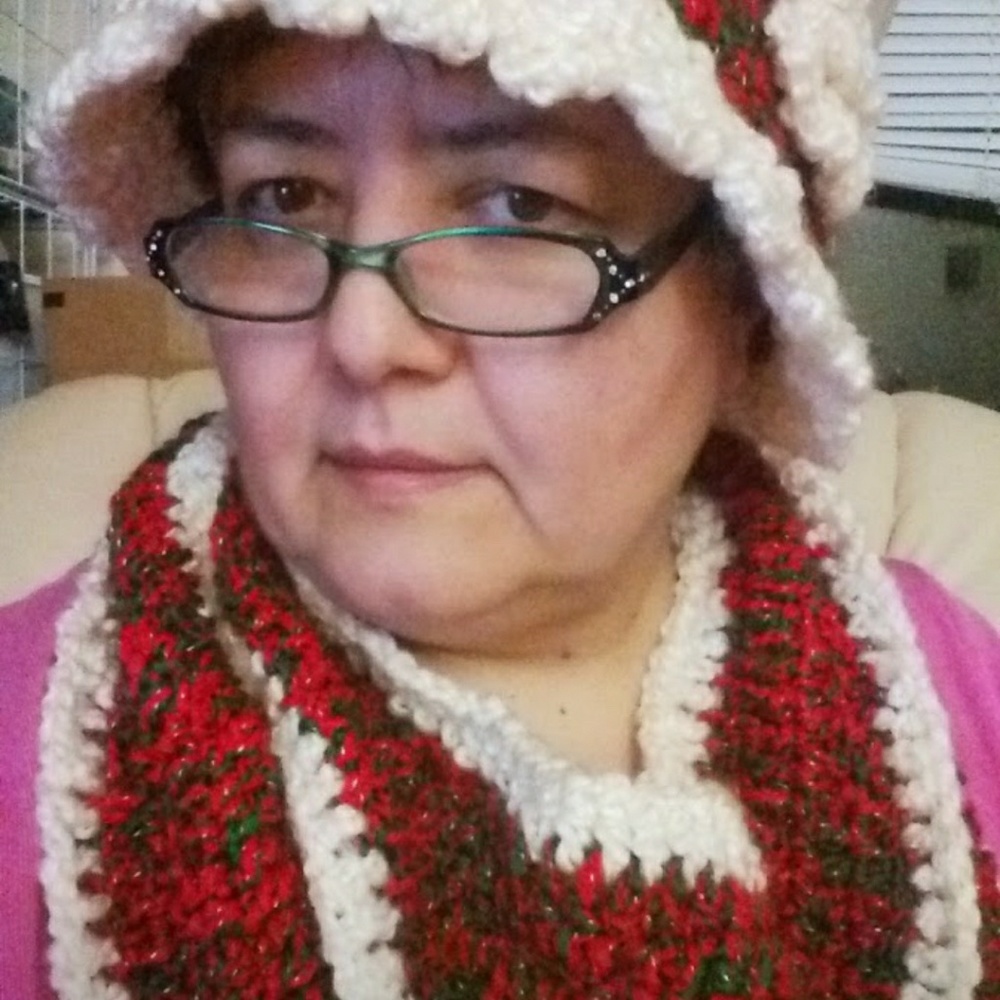 Holiday hat, cowl, gloves set👵👒ALL HATS ON SALE